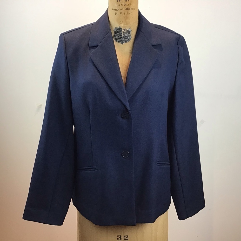 Alfred Dunner classic two button navy blazer. Size 10.